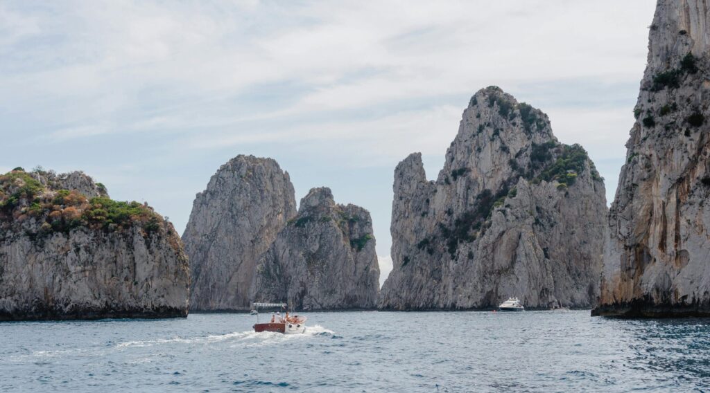 napolidamare capri faraglioni